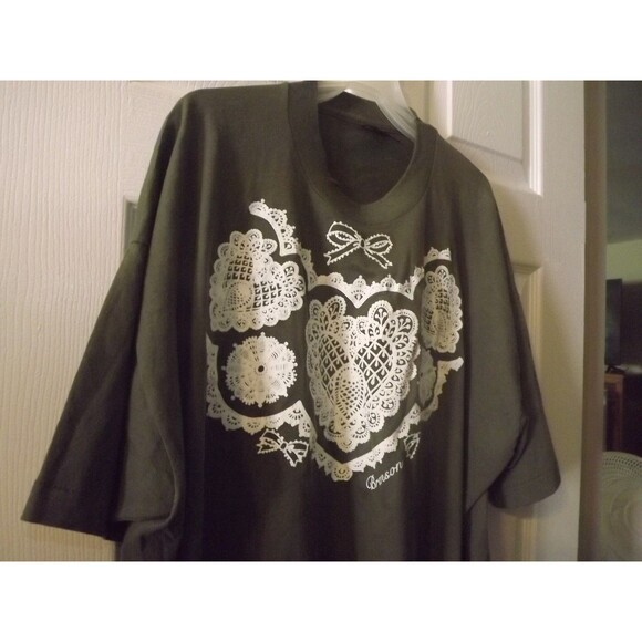Vintage Fruit of The Loom Best XXL Shirt Single Stitch Unisex Adult Flower Lace - Picture 1 of 4